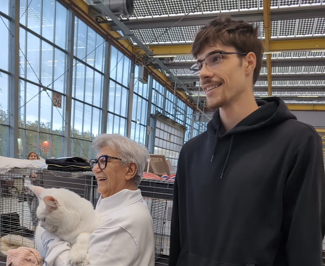 Fredrik Hasselbach with Maine Coon